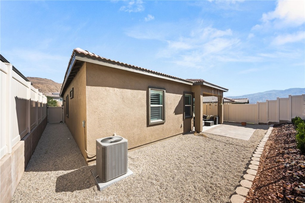 23793 Highvale Property Photo 28