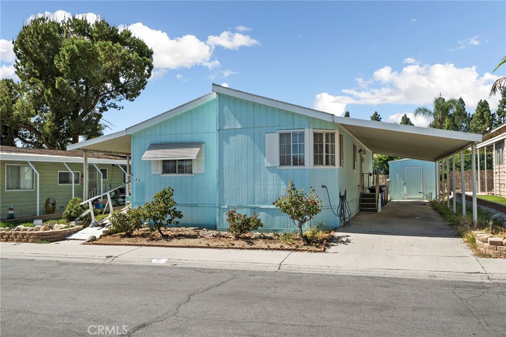 929 E Foothill 35 Property Photo 1