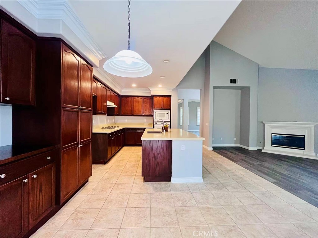 12758 Royal Palm Ln Property Photo 9