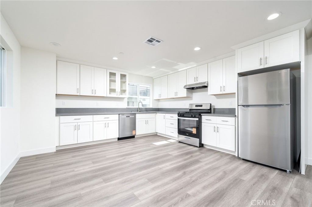 6829 N Haskell Avenue Property Photo 17