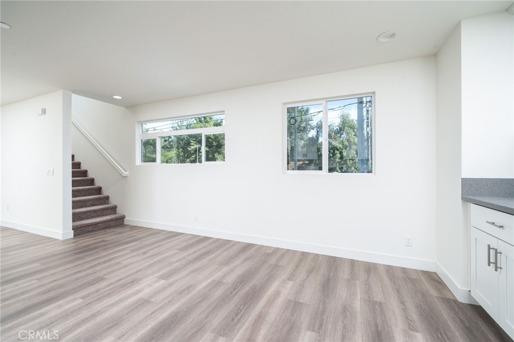 6829 N Haskell Avenue Property Photo 21