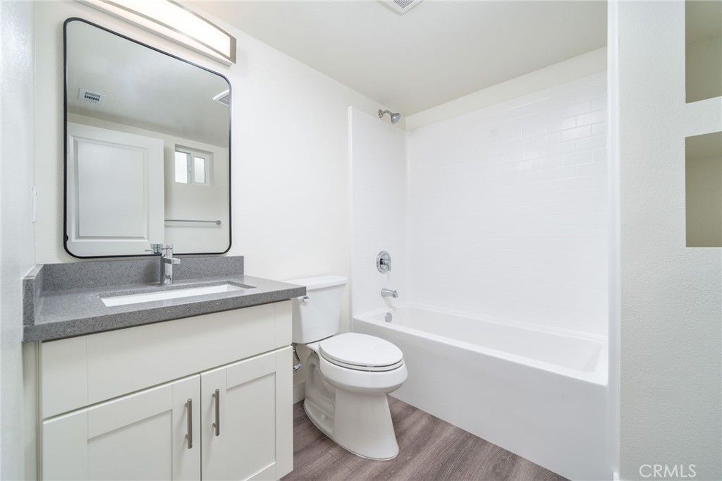 6829 N Haskell Avenue Property Photo 22