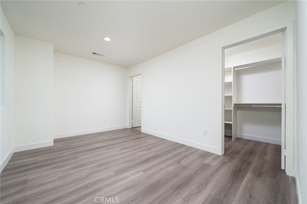 6829 N Haskell Avenue Property Photo 26