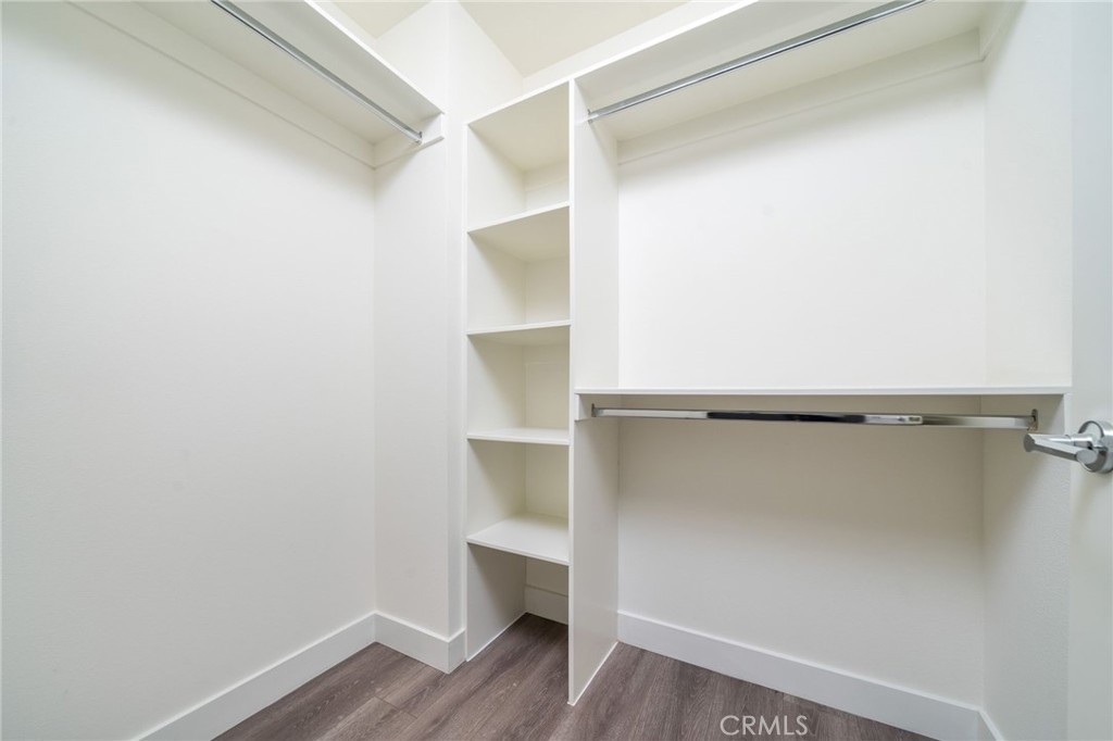 6829 N Haskell Avenue Property Photo 28