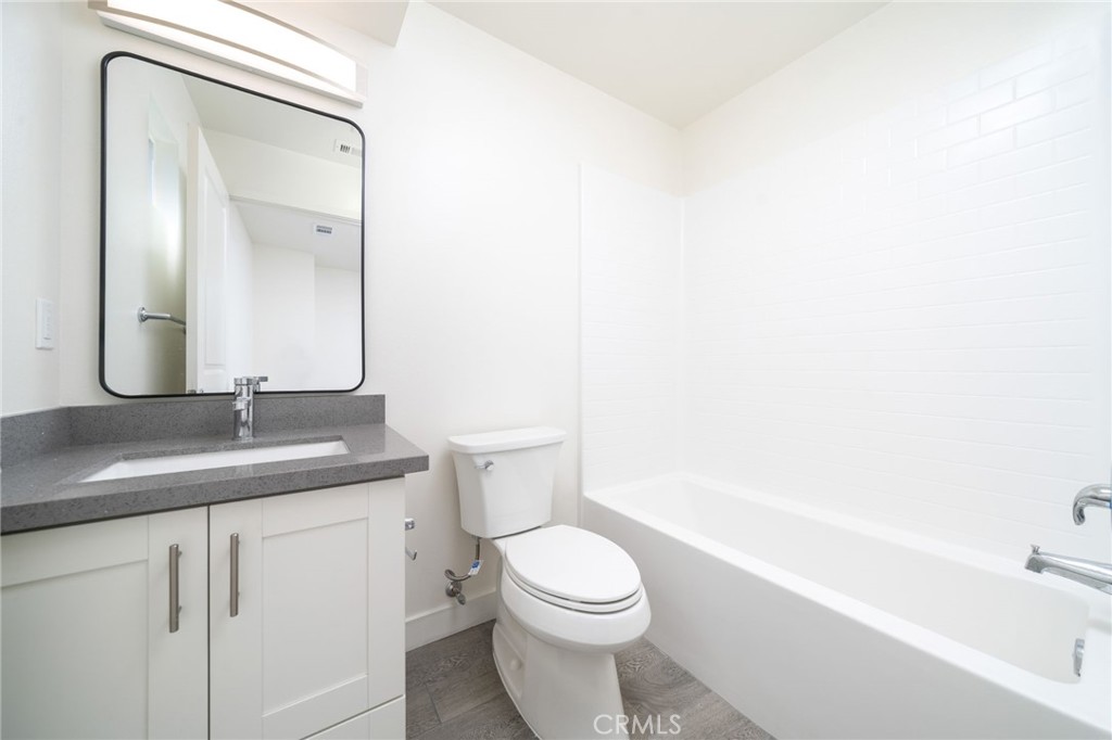 6829 N Haskell Avenue Property Photo 29