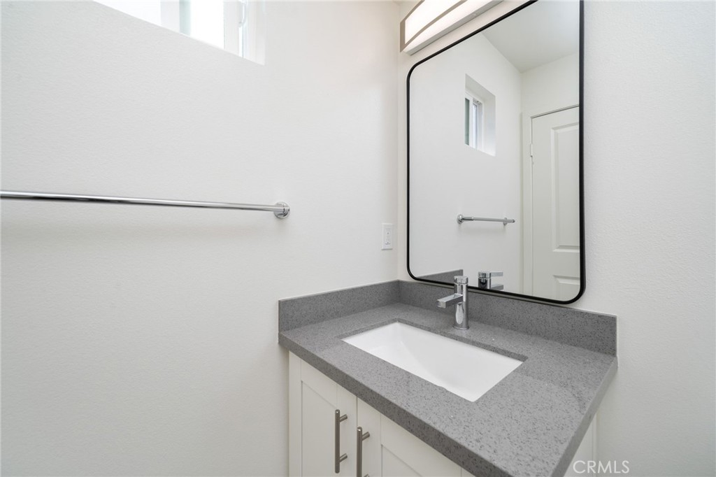 6829 N Haskell Avenue Property Photo 30