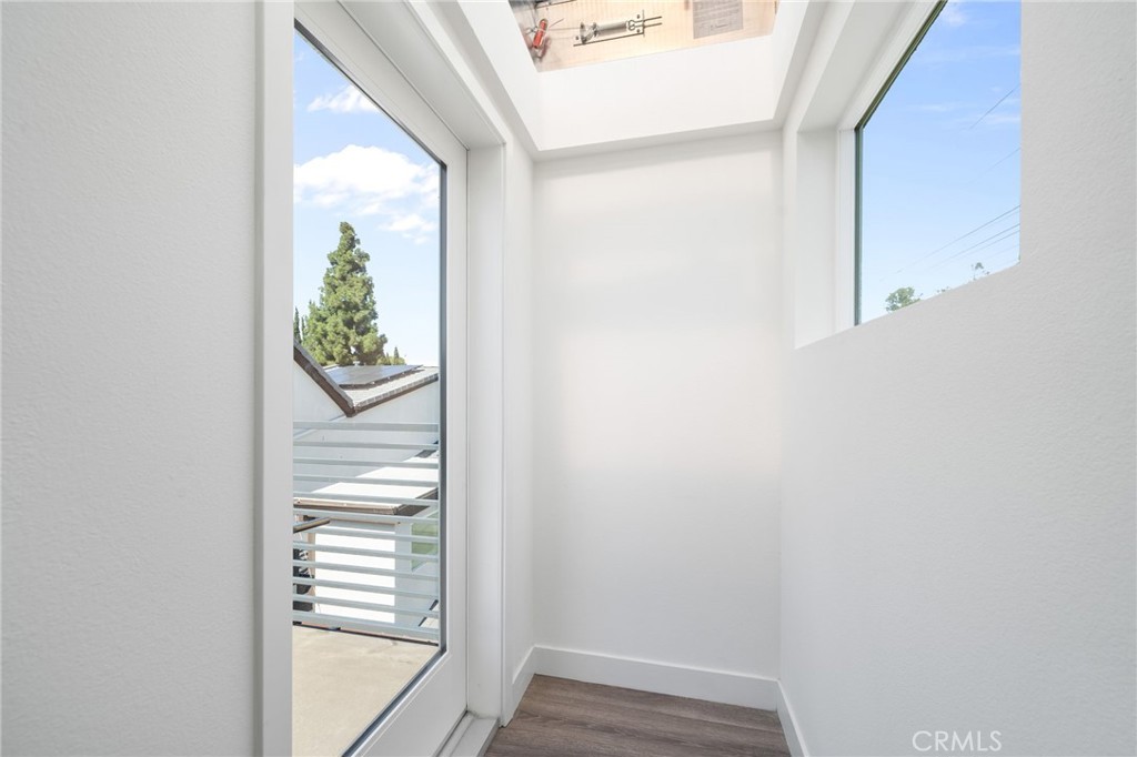 6829 N Haskell Avenue Property Photo 31