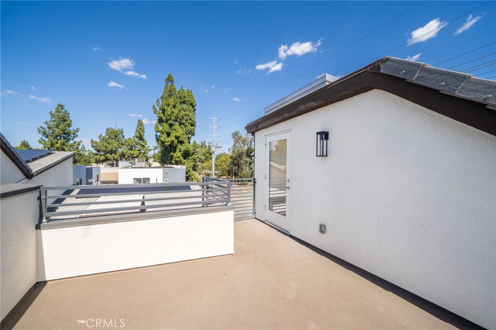 6829 N Haskell Avenue Property Photo 32