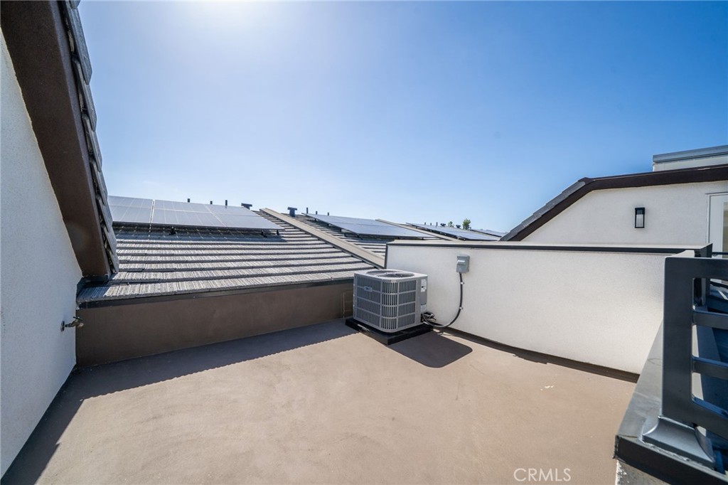 6829 N Haskell Avenue Property Photo 33