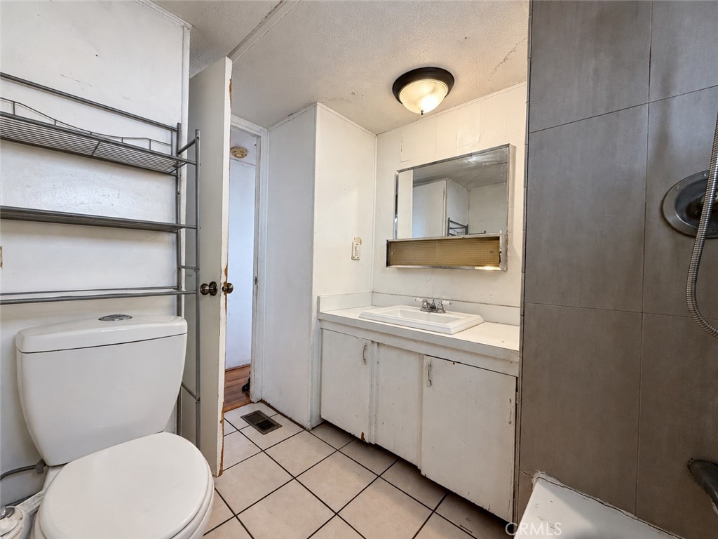 18151 Valley Boulevard 30 Property Photo 5