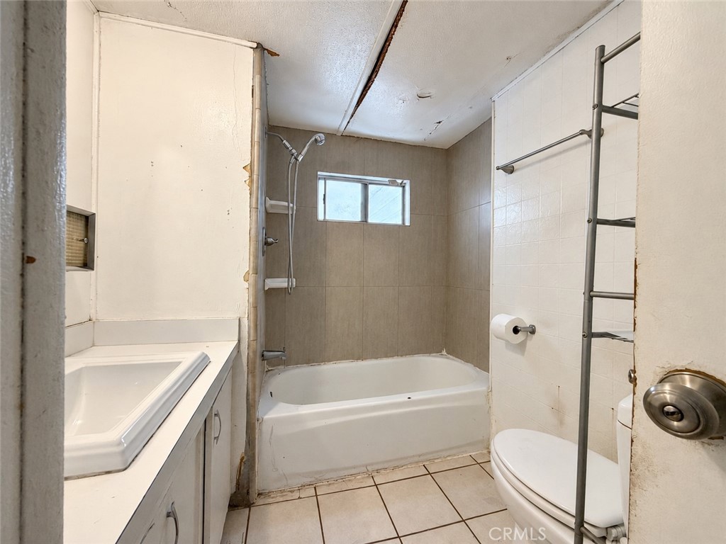 18151 Valley Boulevard 30 Property Photo 6