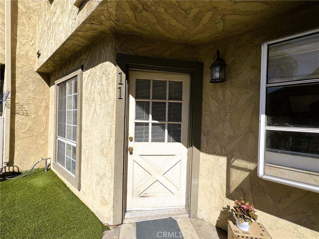 181 W La Verne Avenue 11 Property Photo 2