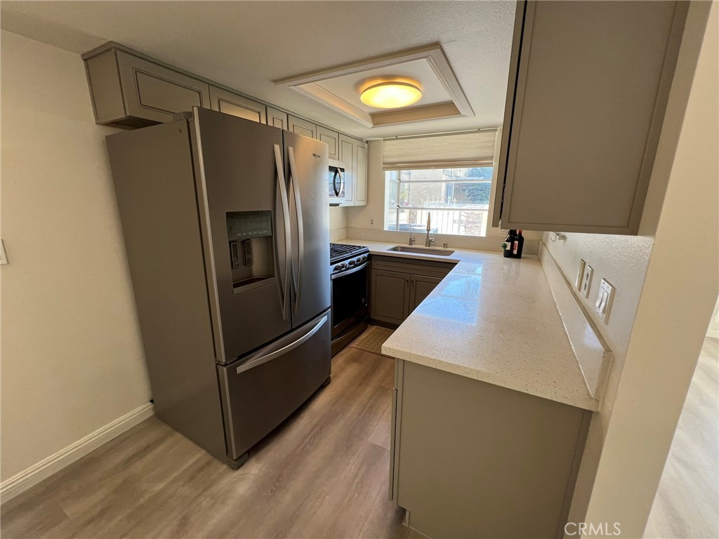 181 W La Verne Avenue 11 Property Photo 6