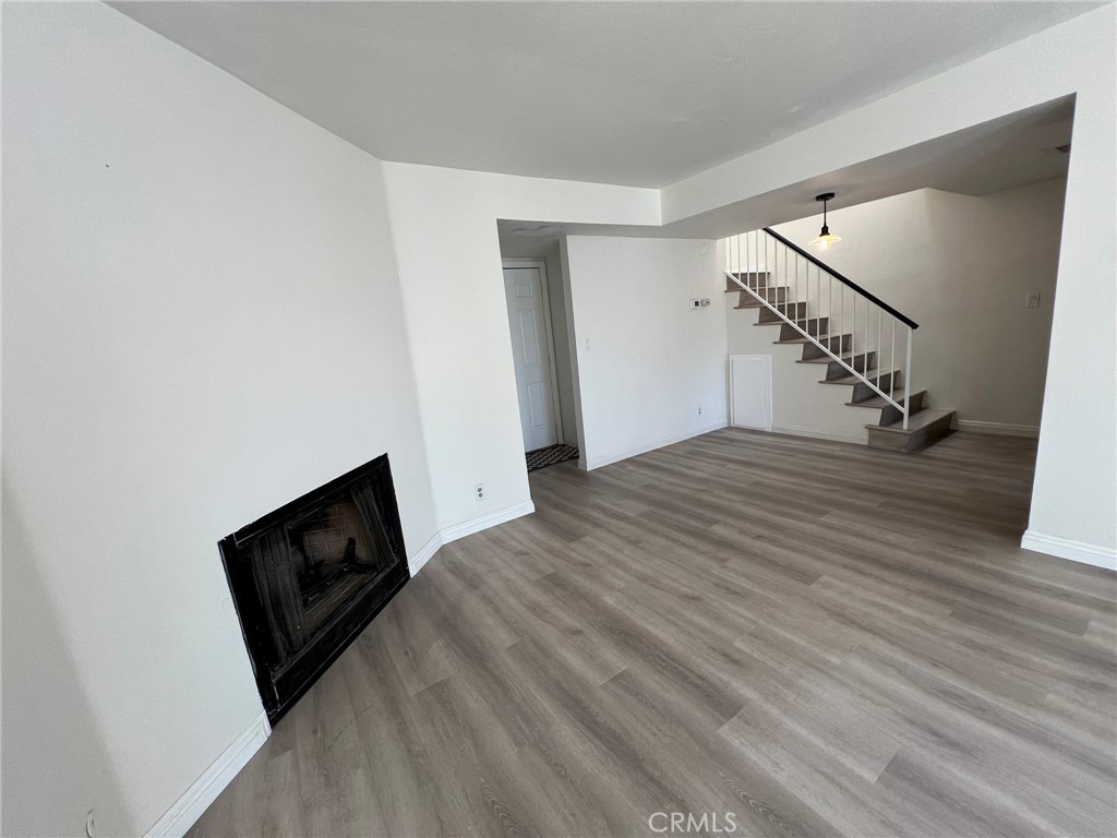 181 W La Verne Avenue 11 Property Photo 10