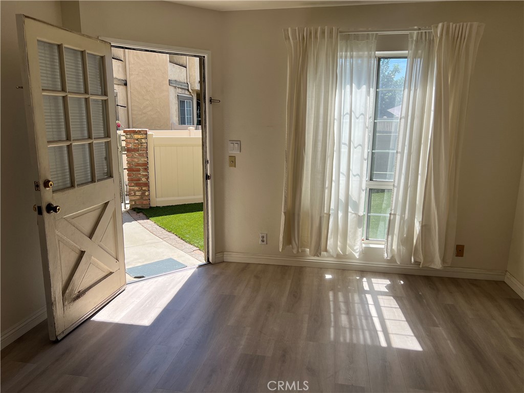181 W La Verne Avenue 11 Property Photo 22