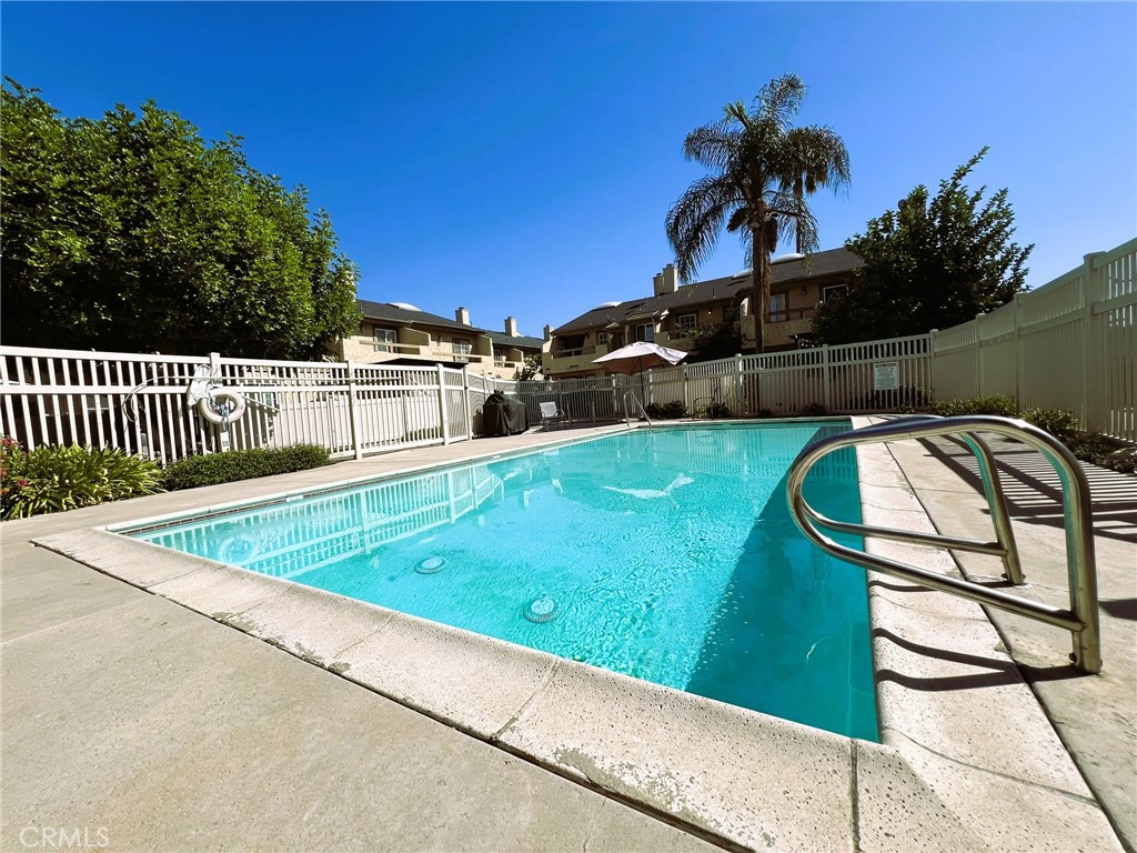 181 W La Verne Avenue 11 Property Photo 25