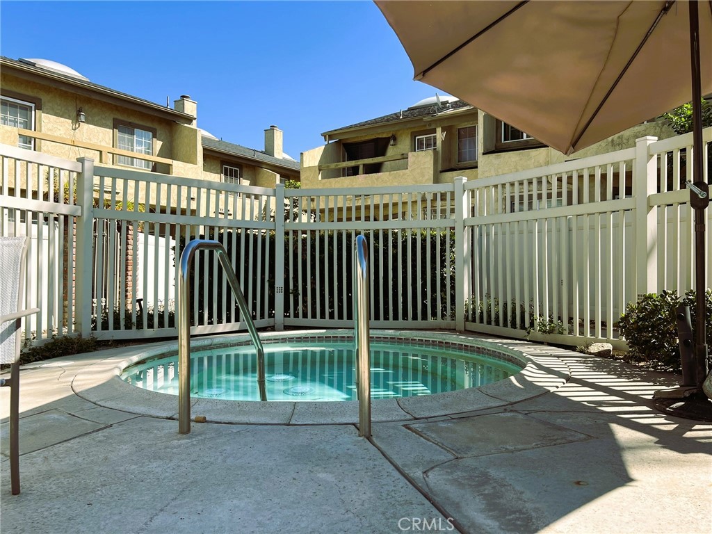 181 W La Verne Avenue 11 Property Photo 26