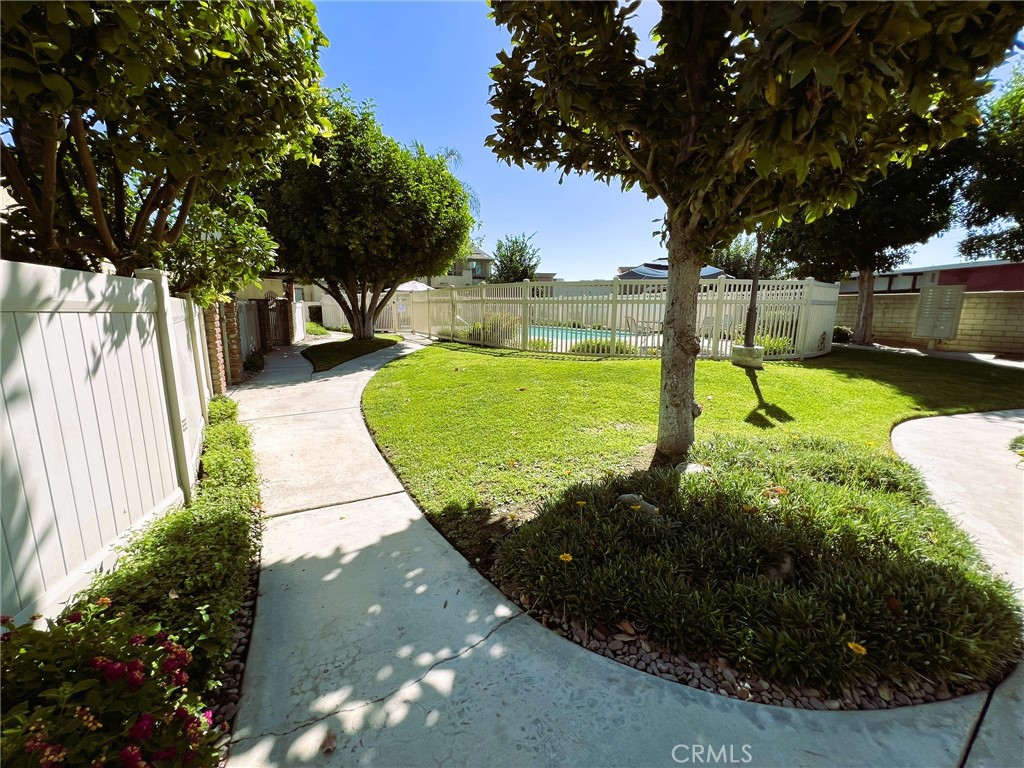 181 W La Verne Avenue 11 Property Photo 27
