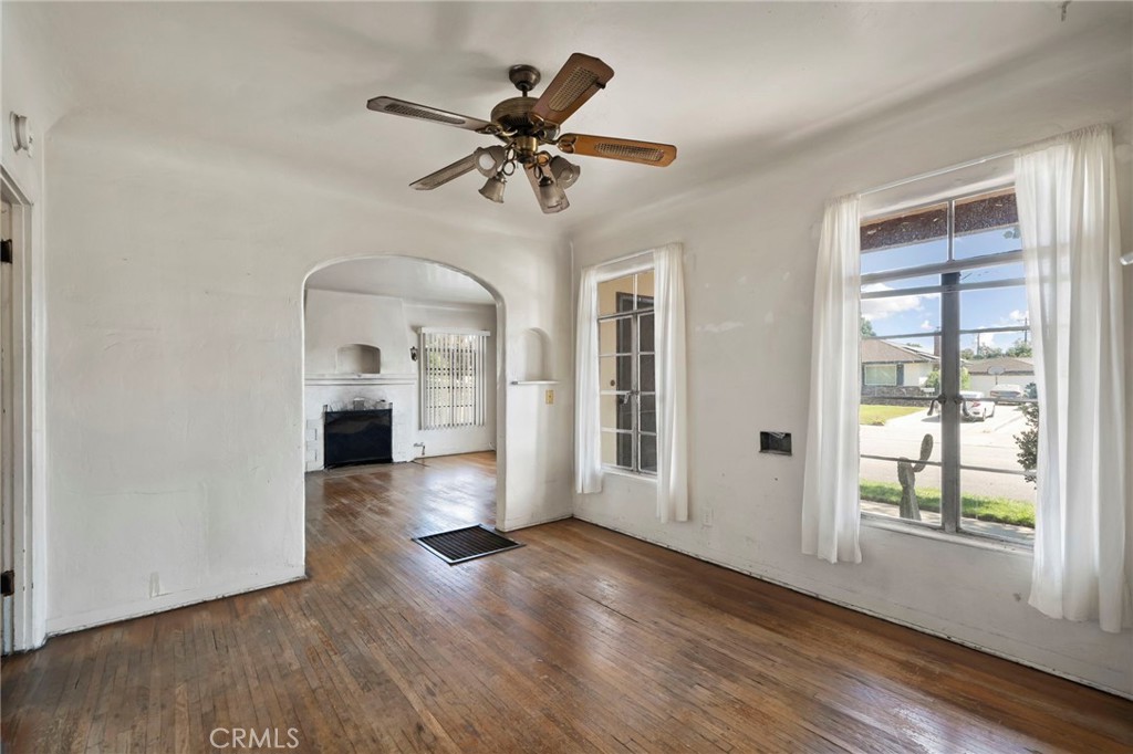 1565 N Palomares Property Photo 11