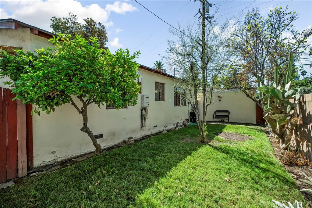 1565 N Palomares Property Photo 22
