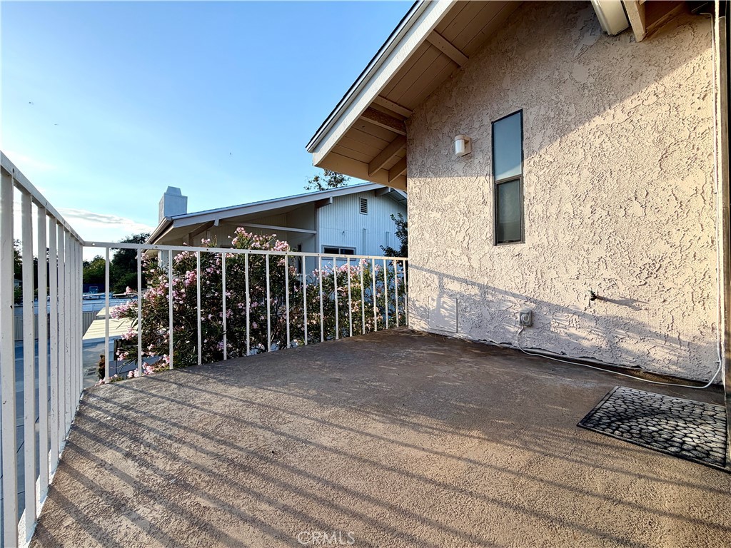 324 W 7th Street Property Photo 9