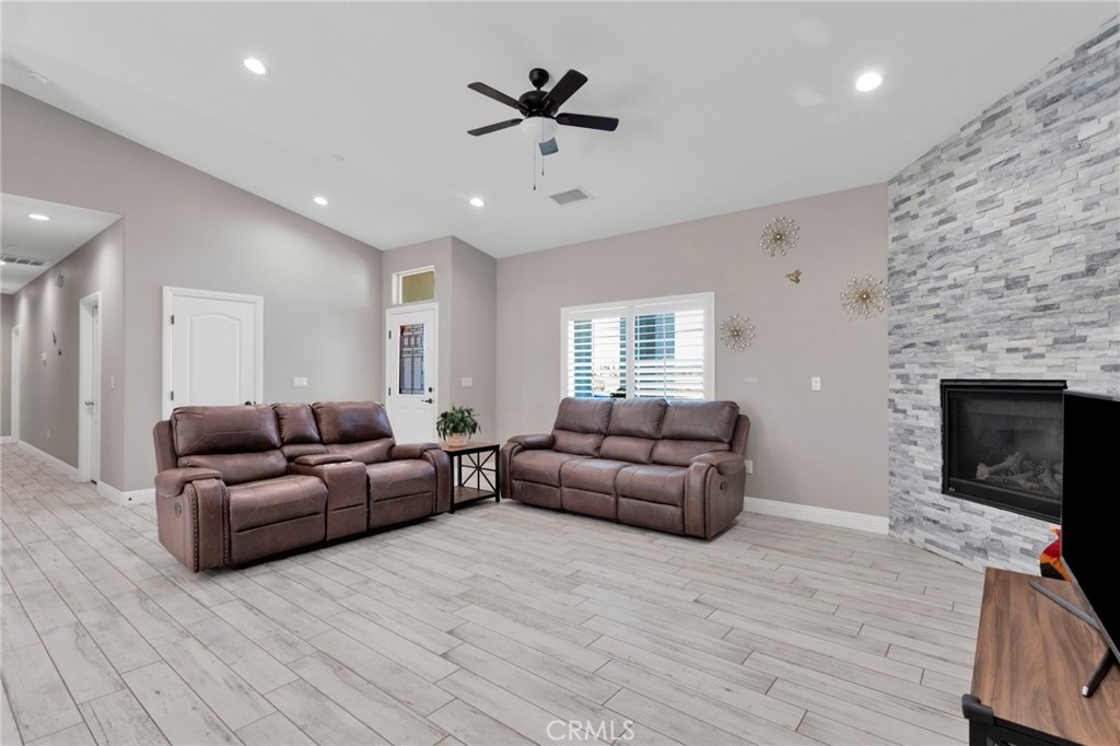18237 Valencia Street Property Photo 6