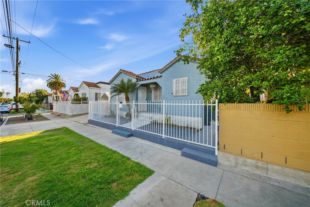 8205 Stanford Ave Property Photo 2