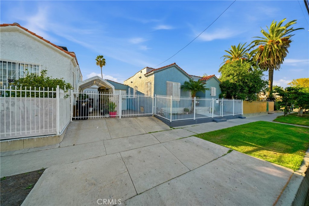 8205 Stanford Ave Property Photo 4