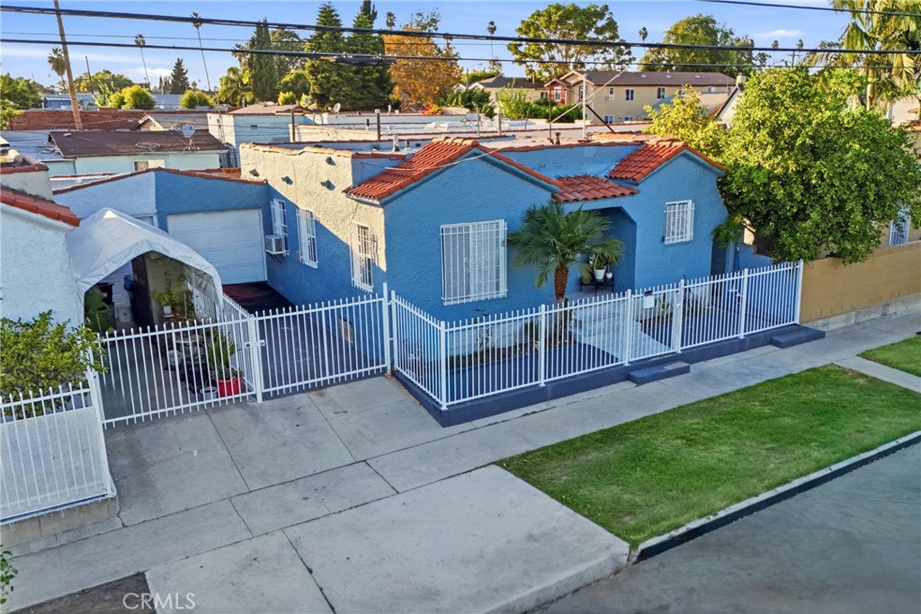 8205 Stanford Ave Property Photo 6