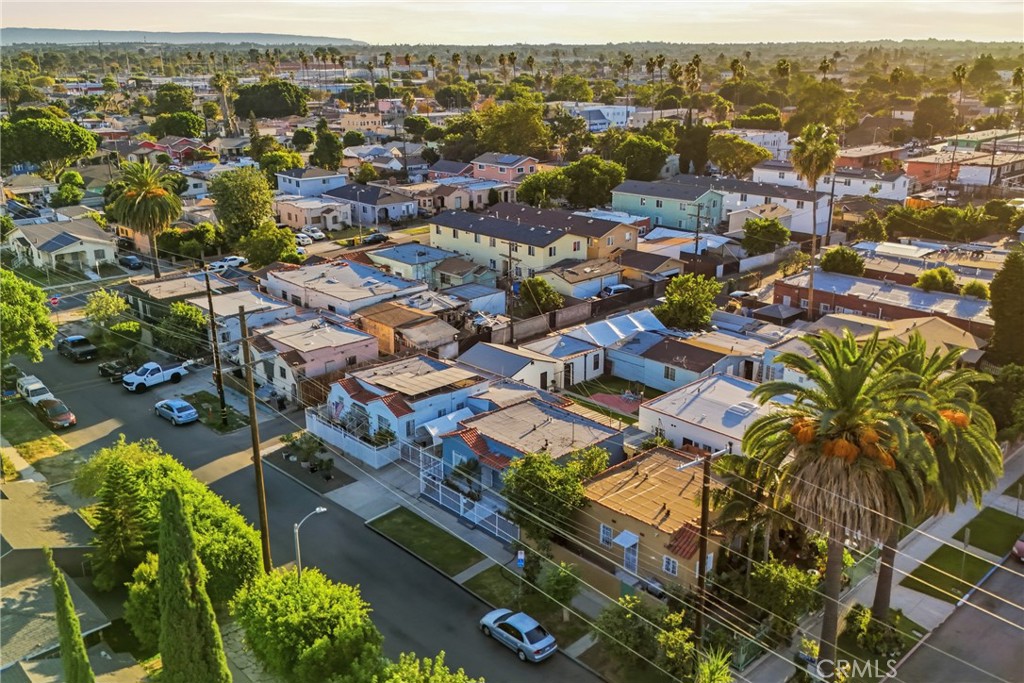 8205 Stanford Ave Property Photo 7