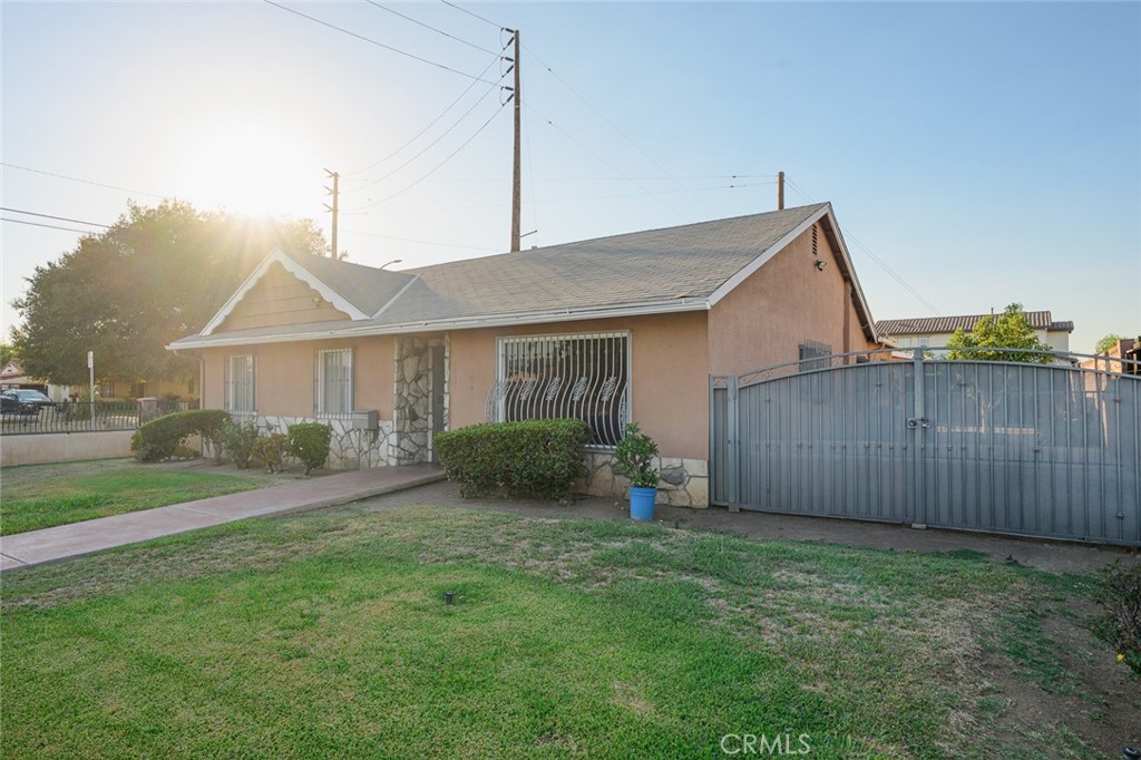 1951 S Shadydale Property Photo 5