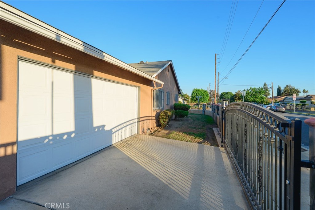 1951 S Shadydale Property Photo 6
