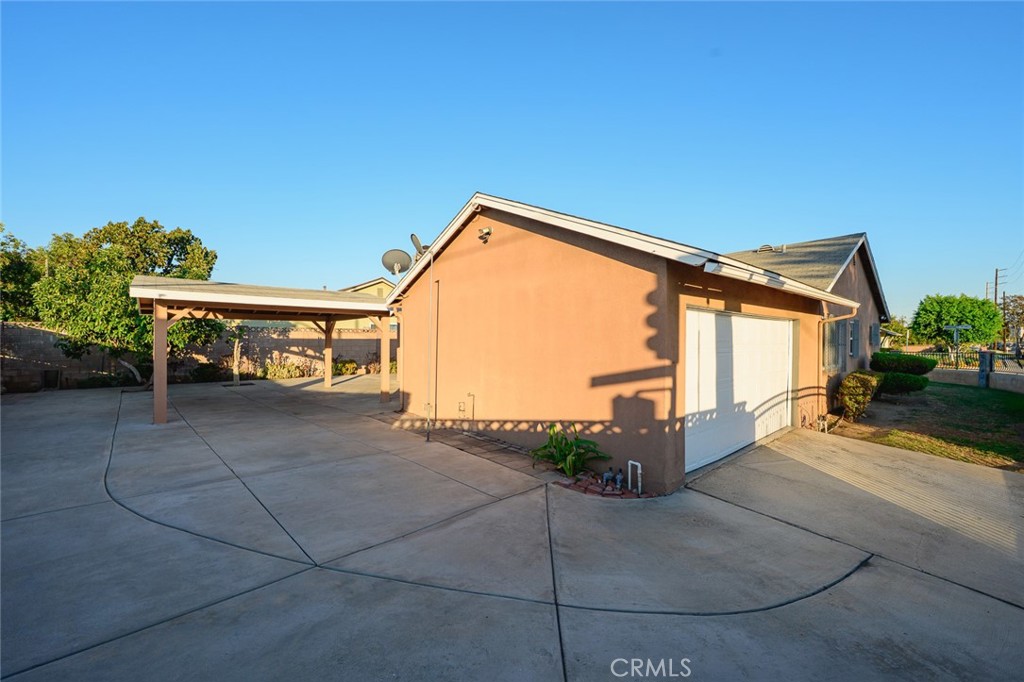 1951 S Shadydale Property Photo 7