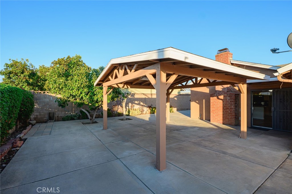 1951 S Shadydale Property Photo 8