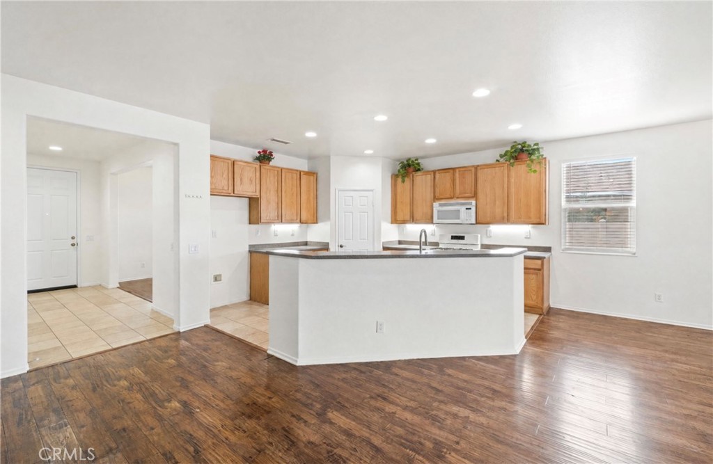 11716 Maywood Street Property Photo 6