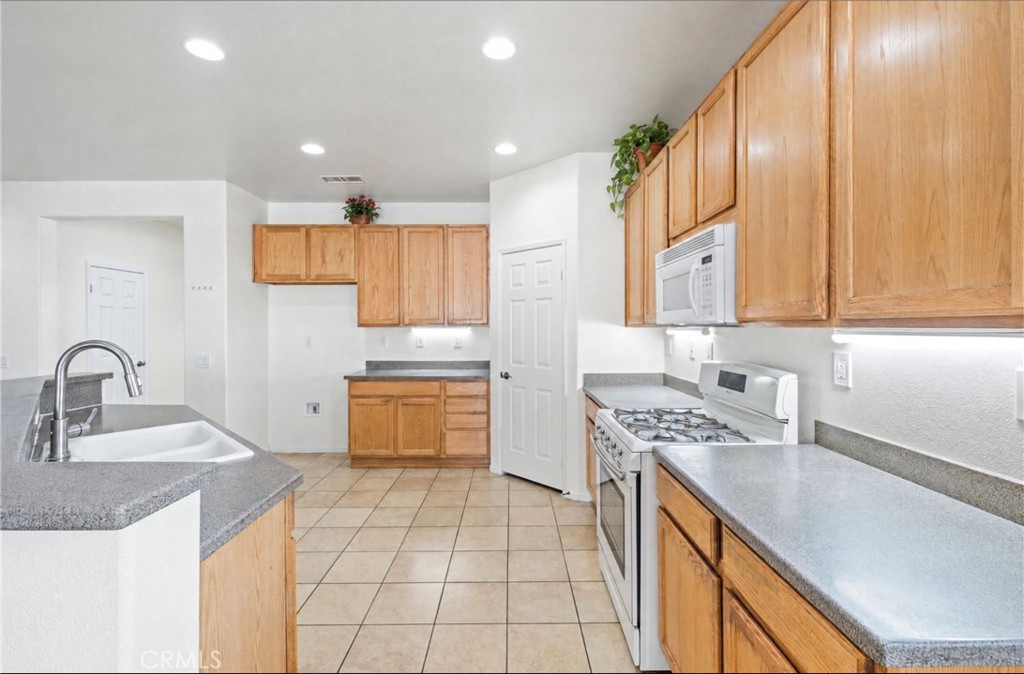 11716 Maywood Street Property Photo 7
