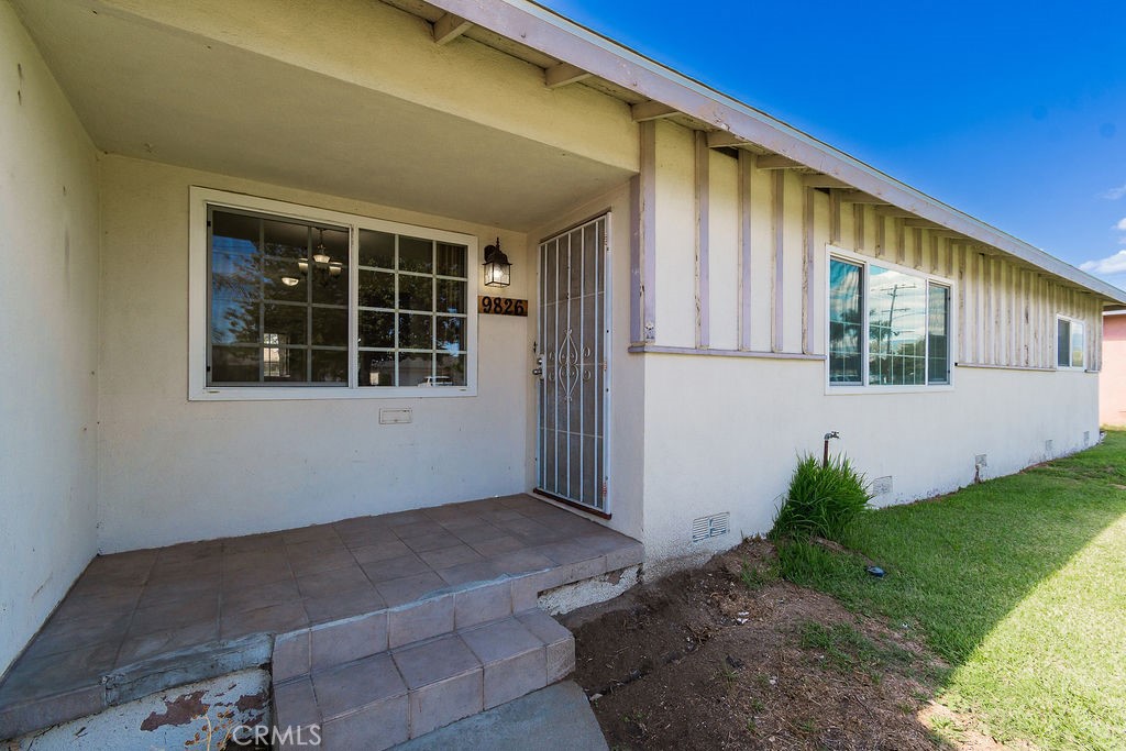 9826 Larch Avenue Property Photo 2