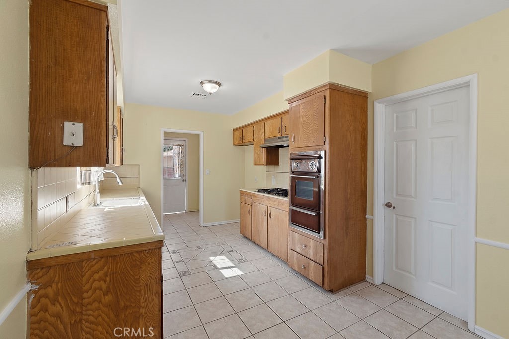 9826 Larch Avenue Property Photo 8