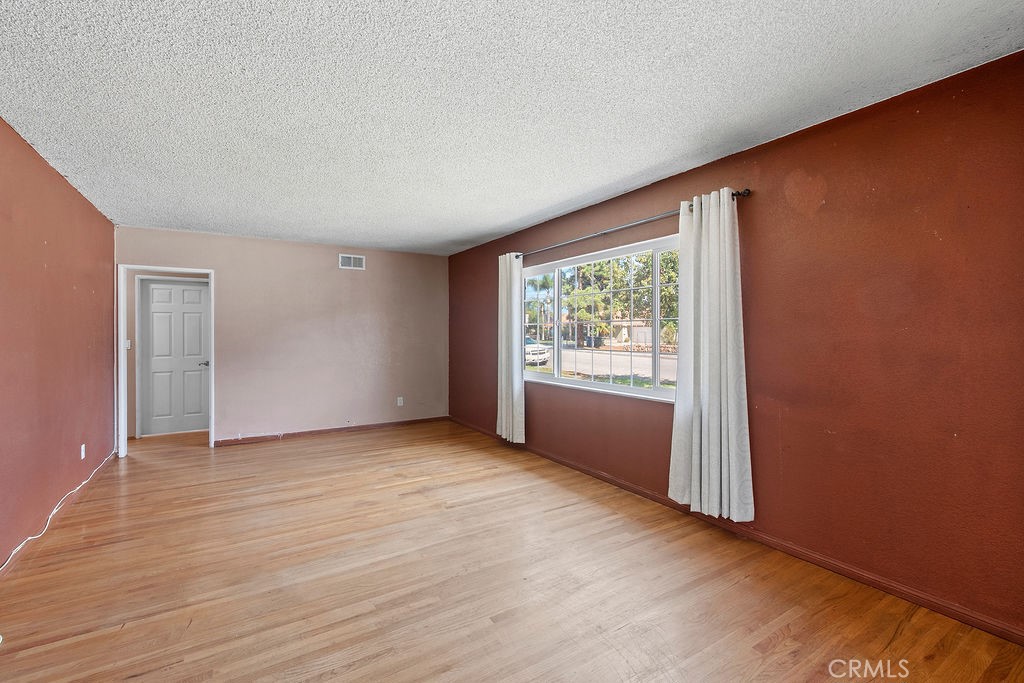 9826 Larch Avenue Property Photo 12