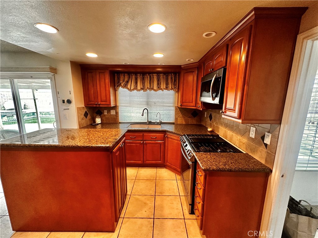 13384 Ironstone Avenue Property Photo 2