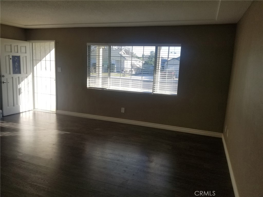 4984 Taft Property Photo 7
