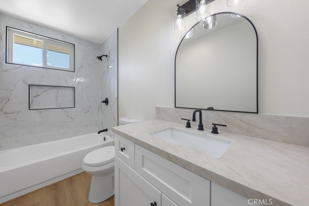 471 W Cromwell Property Photo 10