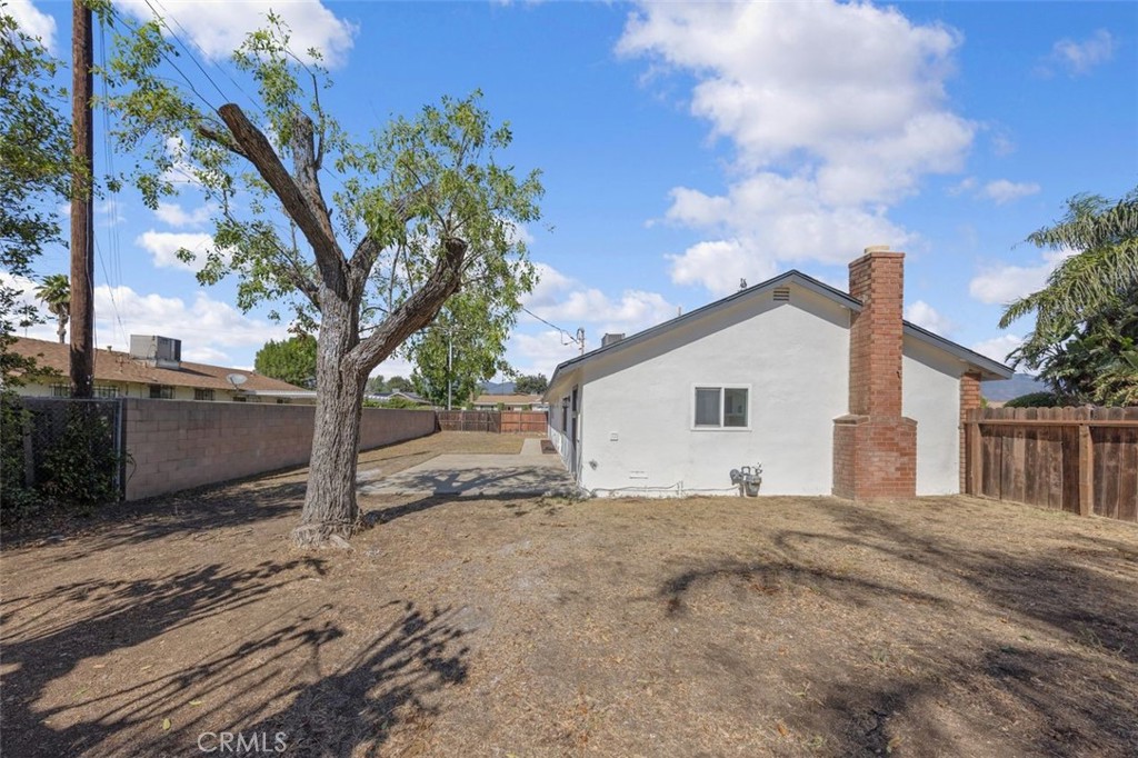 471 W Cromwell Property Photo 17