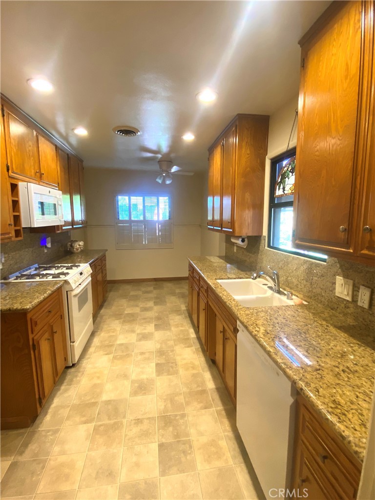 651 S Albertson Property Photo 5