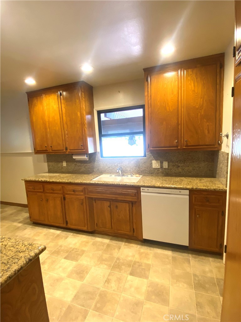 651 S Albertson Property Photo 10