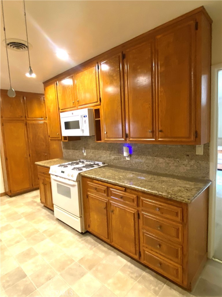 651 S Albertson Property Photo 12