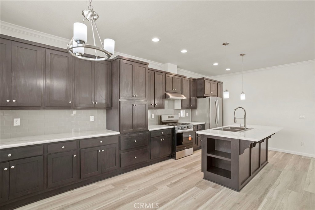 8086 Mission Boulevard 39 Property Photo 15