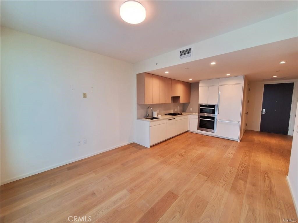 877 Francisco Street 1805 Property Photo 1