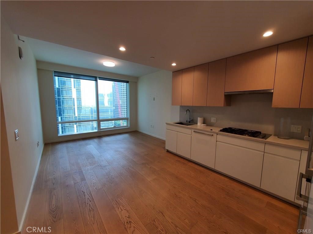 877 Francisco Street 1805 Property Photo 2