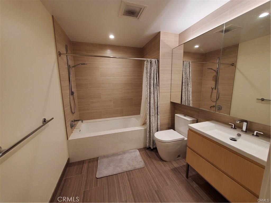877 Francisco Street 1805 Property Photo 3